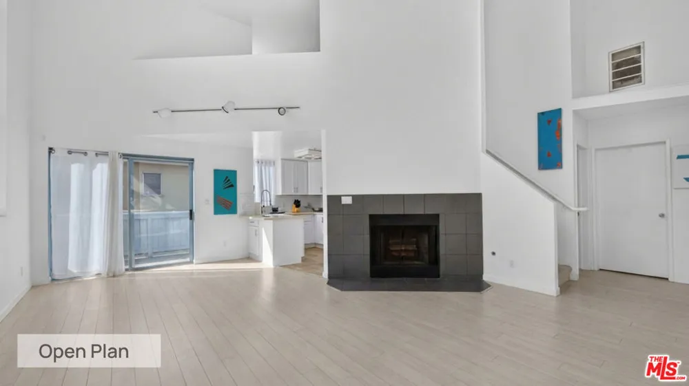 1511 16th Street #201 Santa Monica, CA 90404