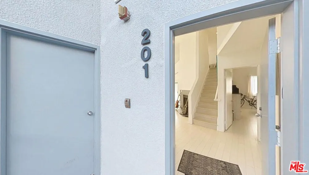 1511 16th Street #201 Santa Monica, CA 90404