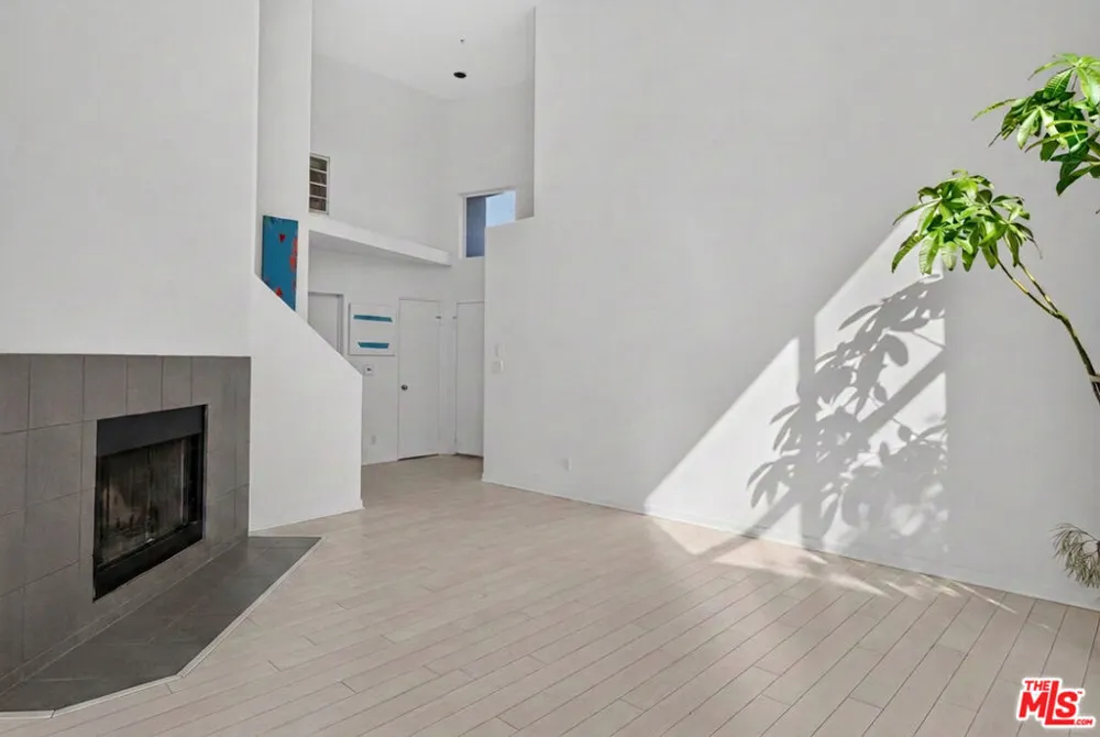1511 16th Street #201 Santa Monica, CA 90404
