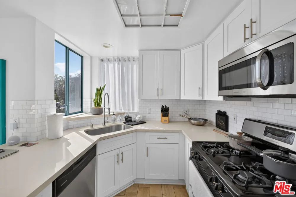 1511 16th Street #201 Santa Monica, CA 90404