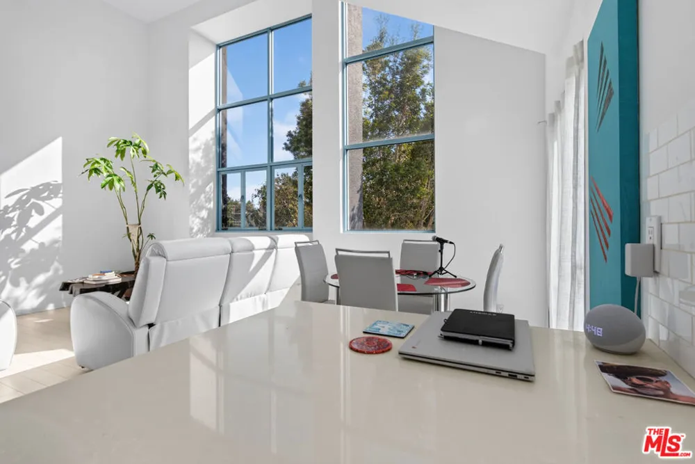1511 16th Street #201 Santa Monica, CA 90404