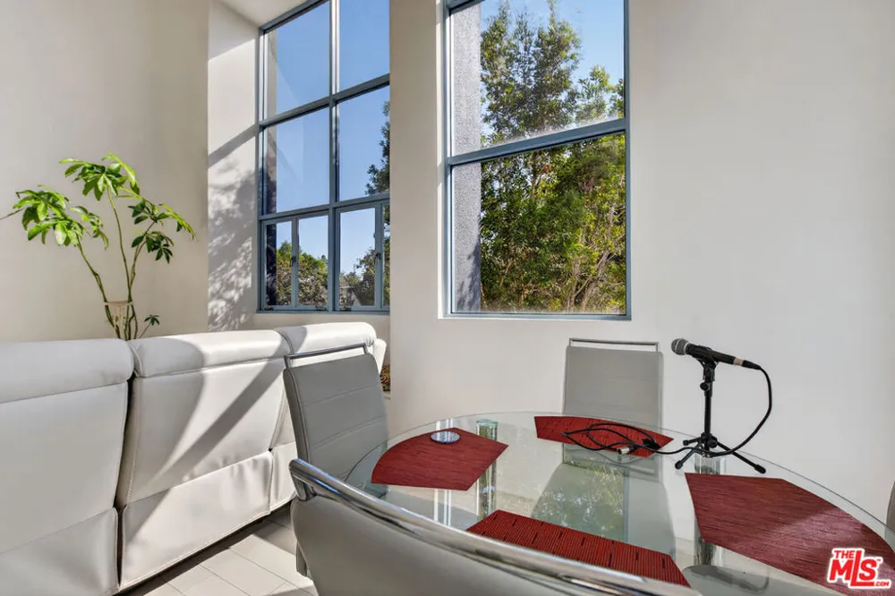 1511 16th Street #201 Santa Monica, CA 90404
