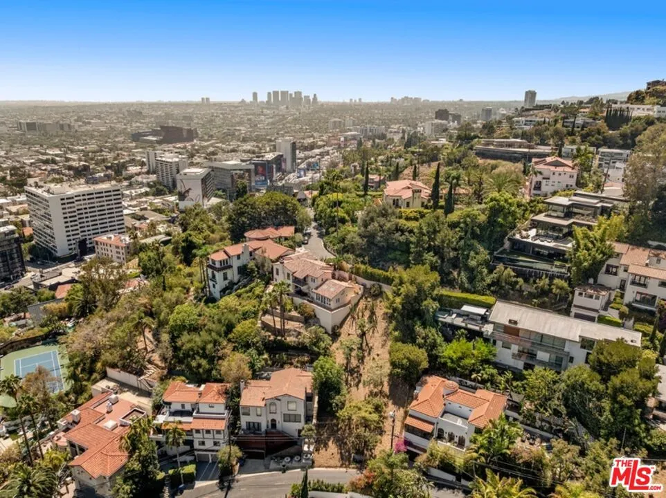 8430 Harold Way Los Angeles, CA 90069