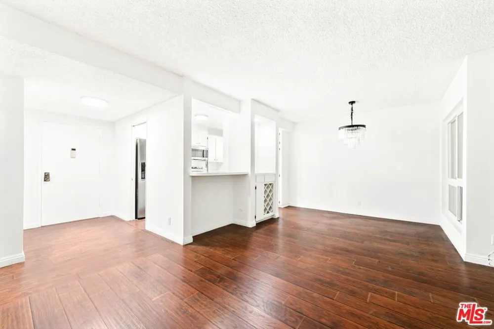 5600 Kensington Way #104 Culver City, CA 90230