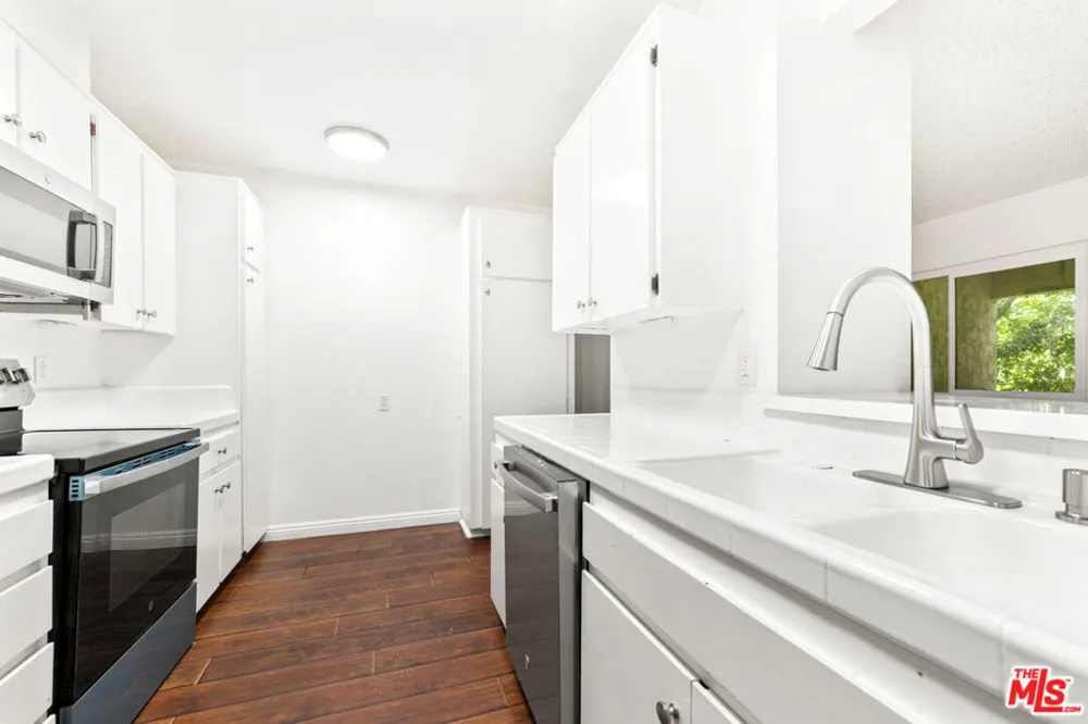 5600 Kensington Way #104 Culver City, CA 90230
