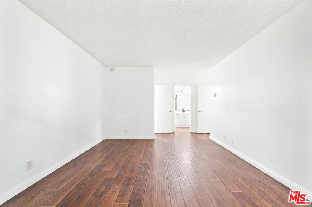 5600 Kensington Way #104 Culver City, CA 90230