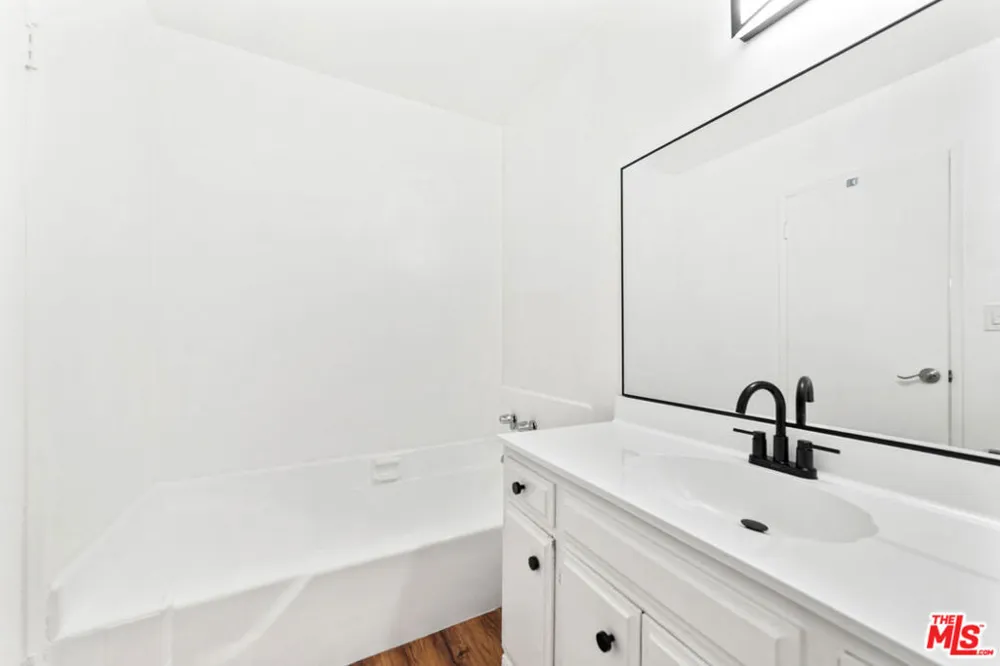 5600 Kensington Way #104 Culver City, CA 90230