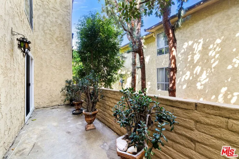 5600 Kensington Way #104 Culver City, CA 90230