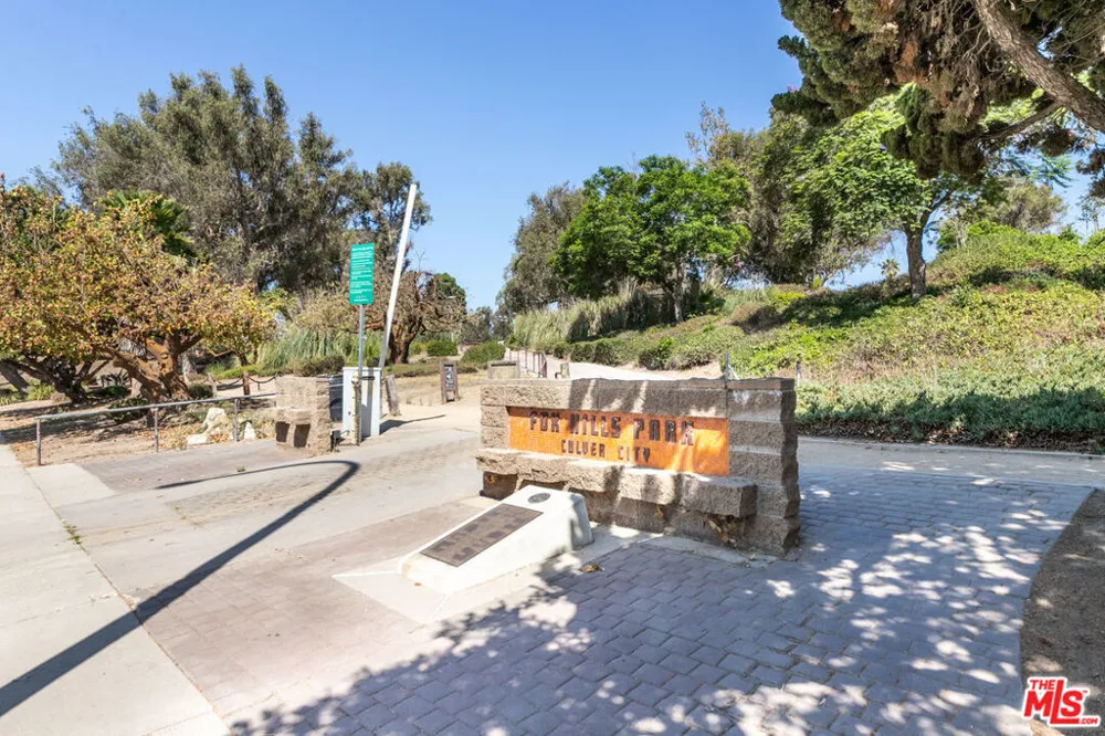 5600 Kensington Way #104 Culver City, CA 90230