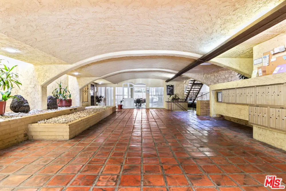 5600 Kensington Way #104 Culver City, CA 90230