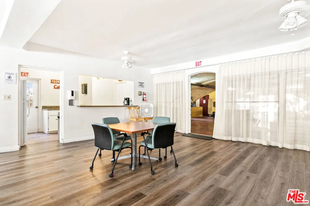 5600 Kensington Way #104 Culver City, CA 90230