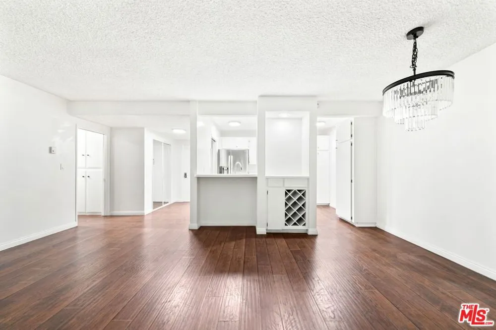 5600 Kensington Way #104 Culver City, CA 90230