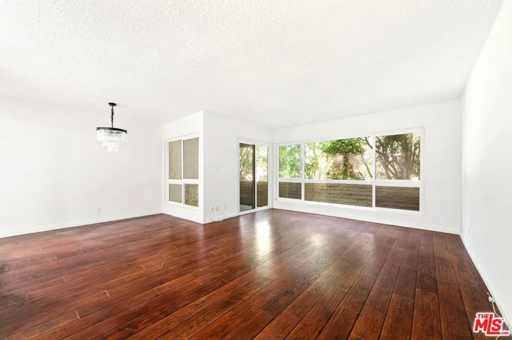 5600 Kensington Way #104 Culver City, CA 90230