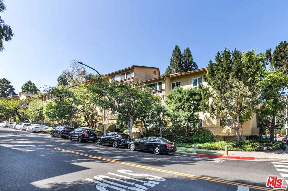 5600 Kensington Way #104 Culver City, CA 90230