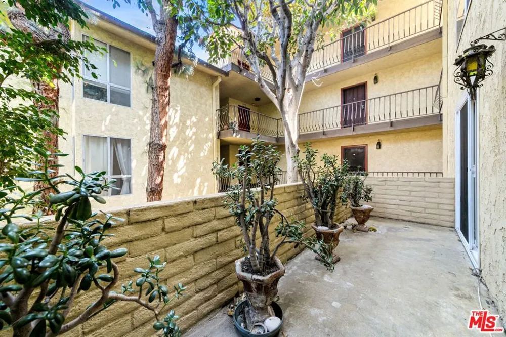 5600 Kensington Way #104 Culver City, CA 90230
