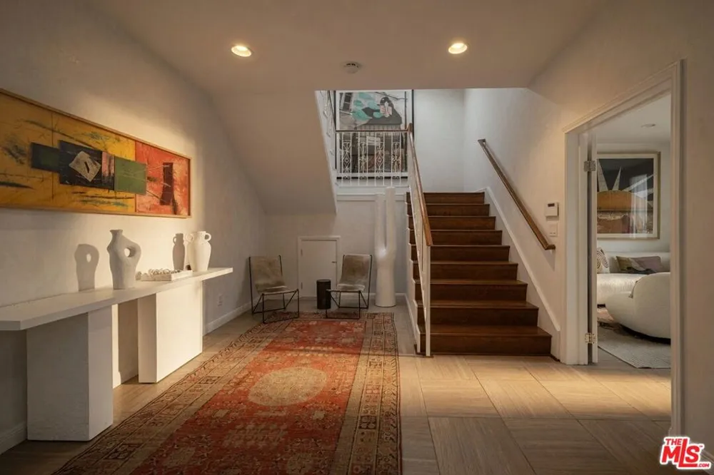 15330 Del Gado Drive Los Angeles, CA 91403