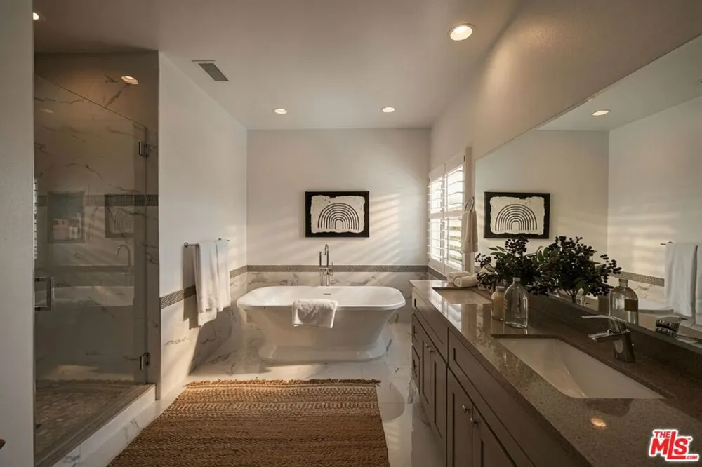 15330 Del Gado Drive Los Angeles, CA 91403