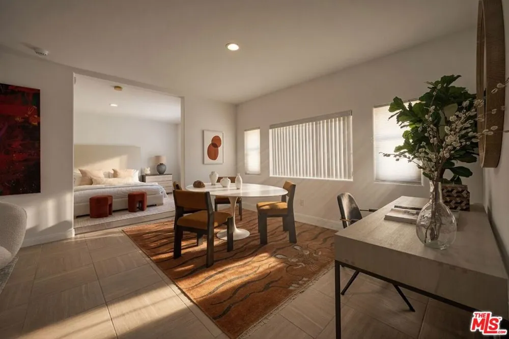 15330 Del Gado Drive Los Angeles, CA 91403