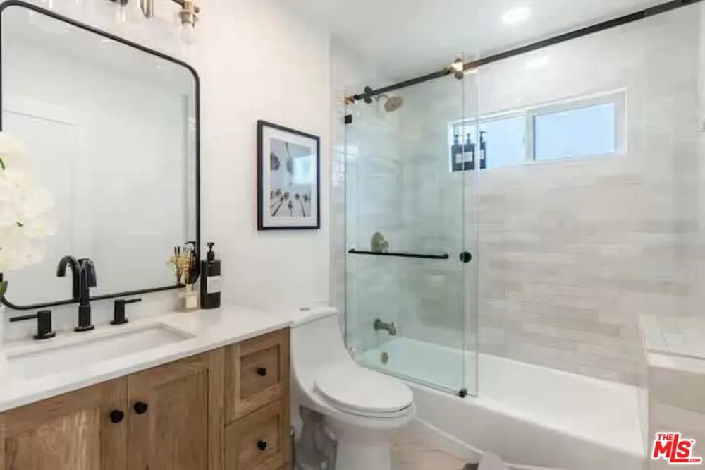 4243 Don Carlos Drive Los Angeles, CA 90008
