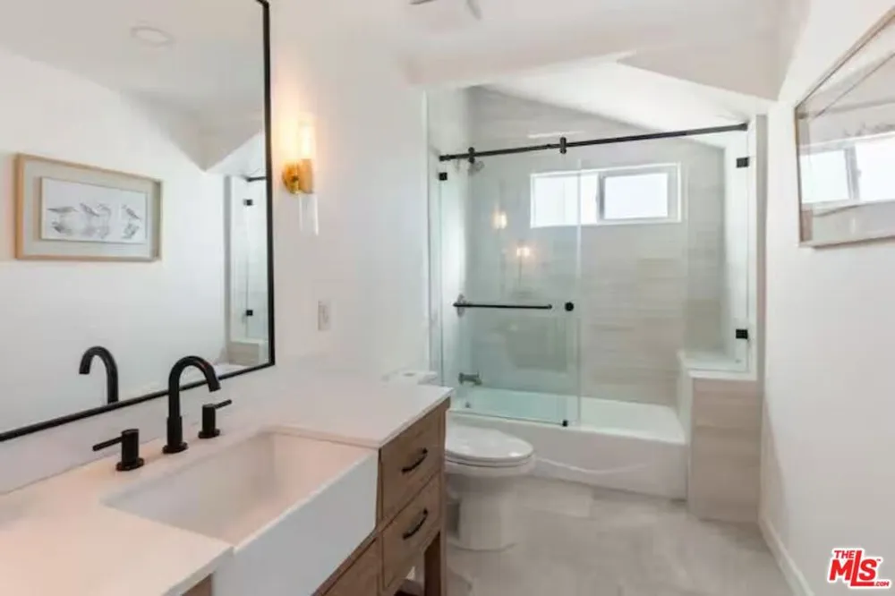 4243 Don Carlos Drive Los Angeles, CA 90008
