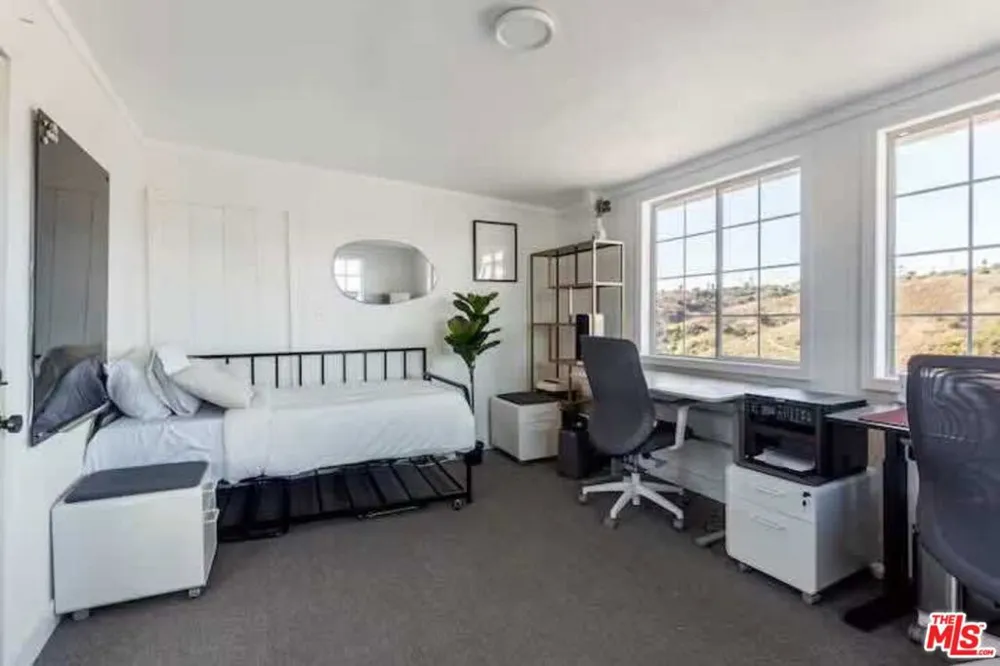 4243 Don Carlos Drive Los Angeles, CA 90008
