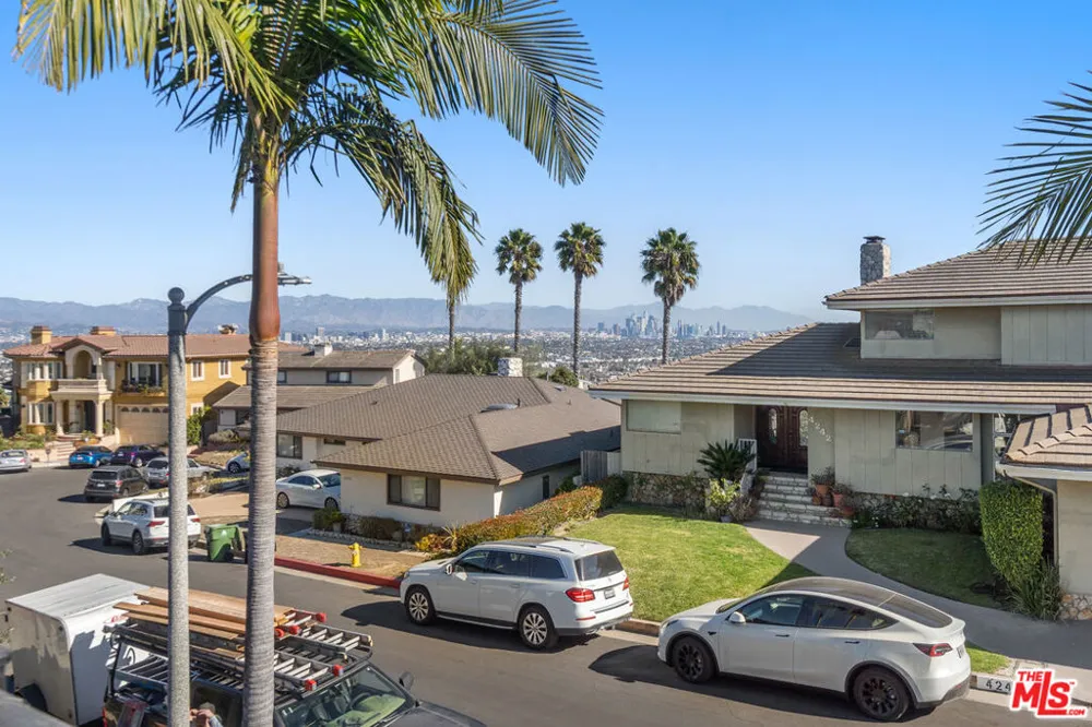 4243 Don Carlos Drive Los Angeles, CA 90008