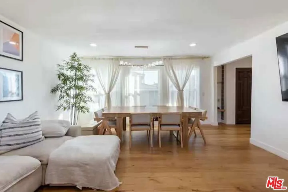 4243 Don Carlos Drive Los Angeles, CA 90008
