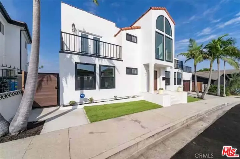 4243 Don Carlos Drive Los Angeles, CA 90008