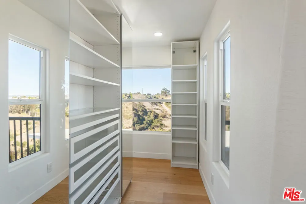 4243 Don Carlos Drive Los Angeles, CA 90008