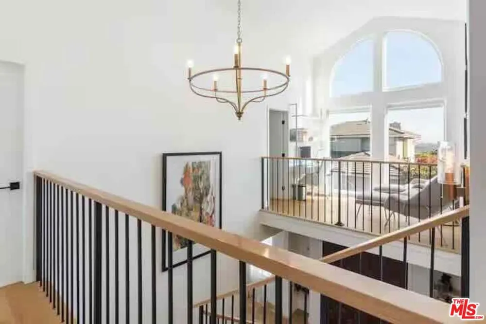 4243 Don Carlos Drive Los Angeles, CA 90008