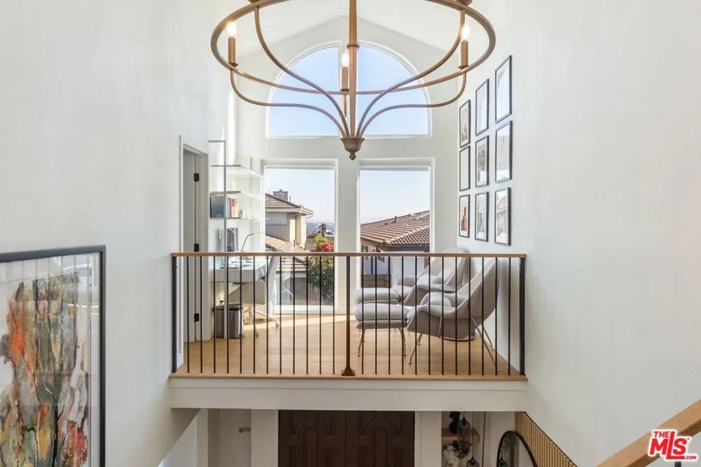 4243 Don Carlos Drive Los Angeles, CA 90008
