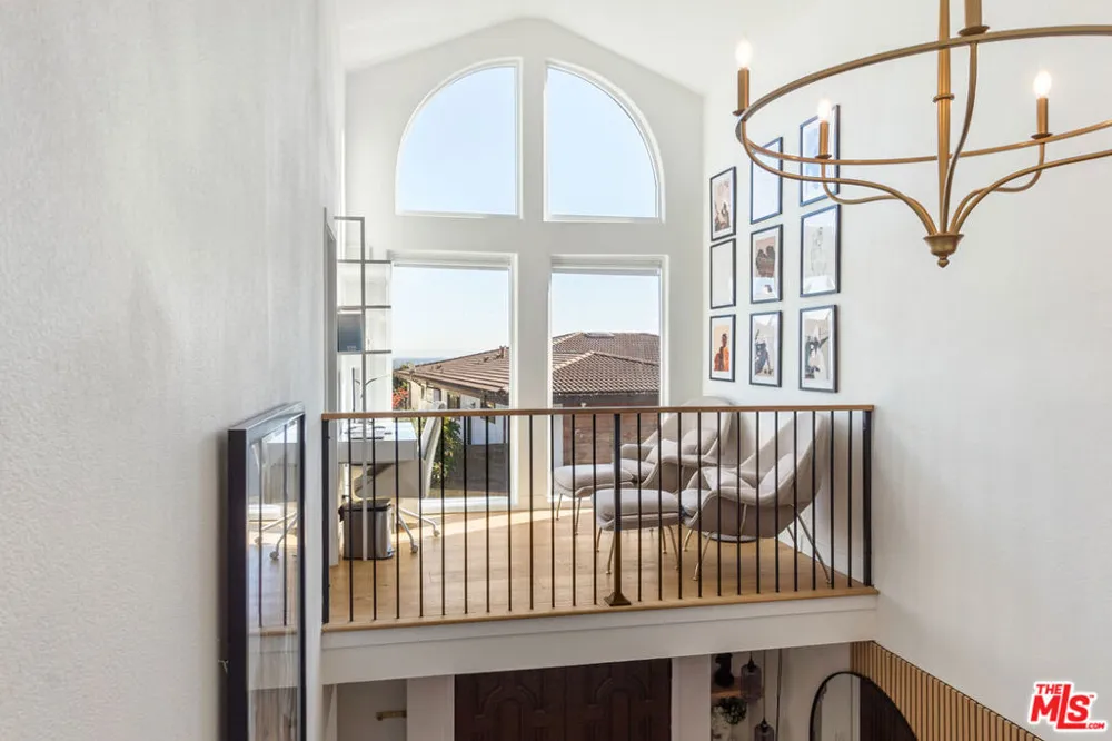 4243 Don Carlos Drive Los Angeles, CA 90008
