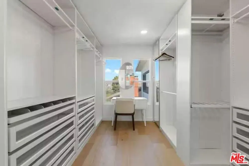 4243 Don Carlos Drive Los Angeles, CA 90008