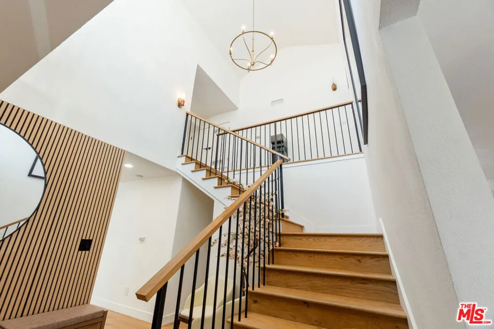 4243 Don Carlos Drive Los Angeles, CA 90008