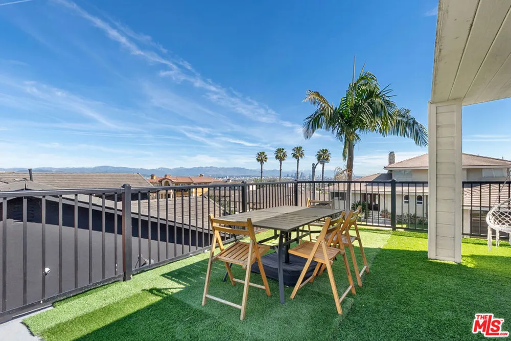 4243 Don Carlos Drive Los Angeles, CA 90008