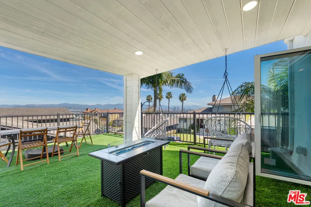 4243 Don Carlos Drive Los Angeles, CA 90008