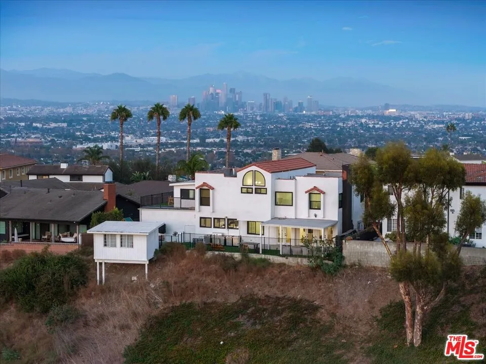 4243 Don Carlos Drive Los Angeles, CA 90008