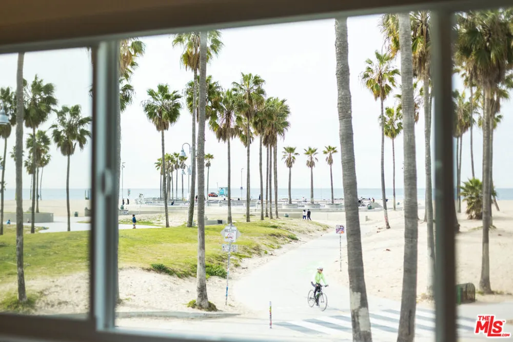 1313 Ocean Front Walk #10 Venice, CA 90291