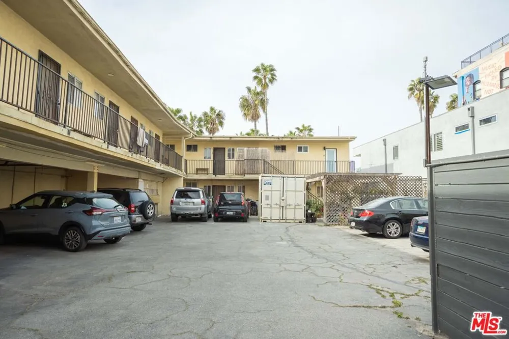 1313 Ocean Front Walk #10 Venice, CA 90291