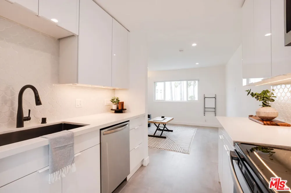 1313 Ocean Front Walk #10 Venice, CA 90291