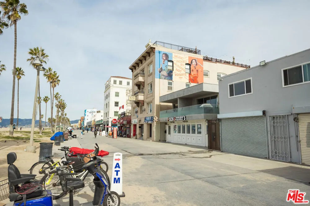 1313 Ocean Front Walk #10 Venice, CA 90291
