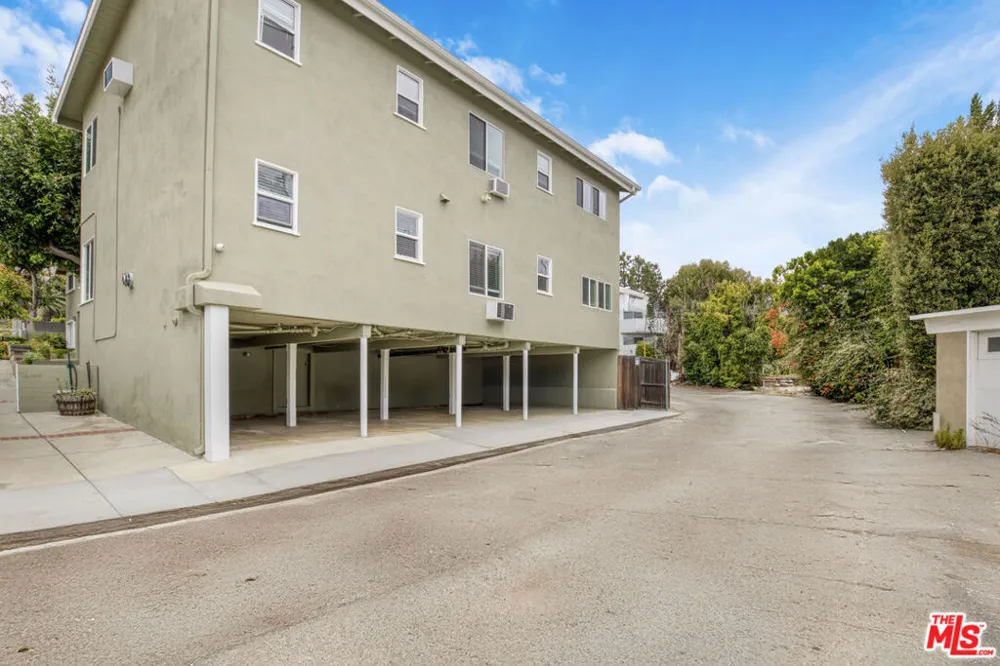 16144 W Sunset Boulevard #7A Pacific Palisades, CA 90272