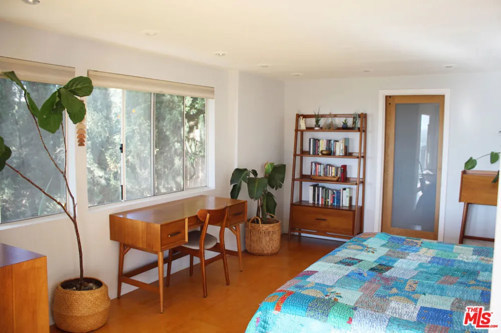 4884 Glenalbyn Drive Los Angeles, CA 90065