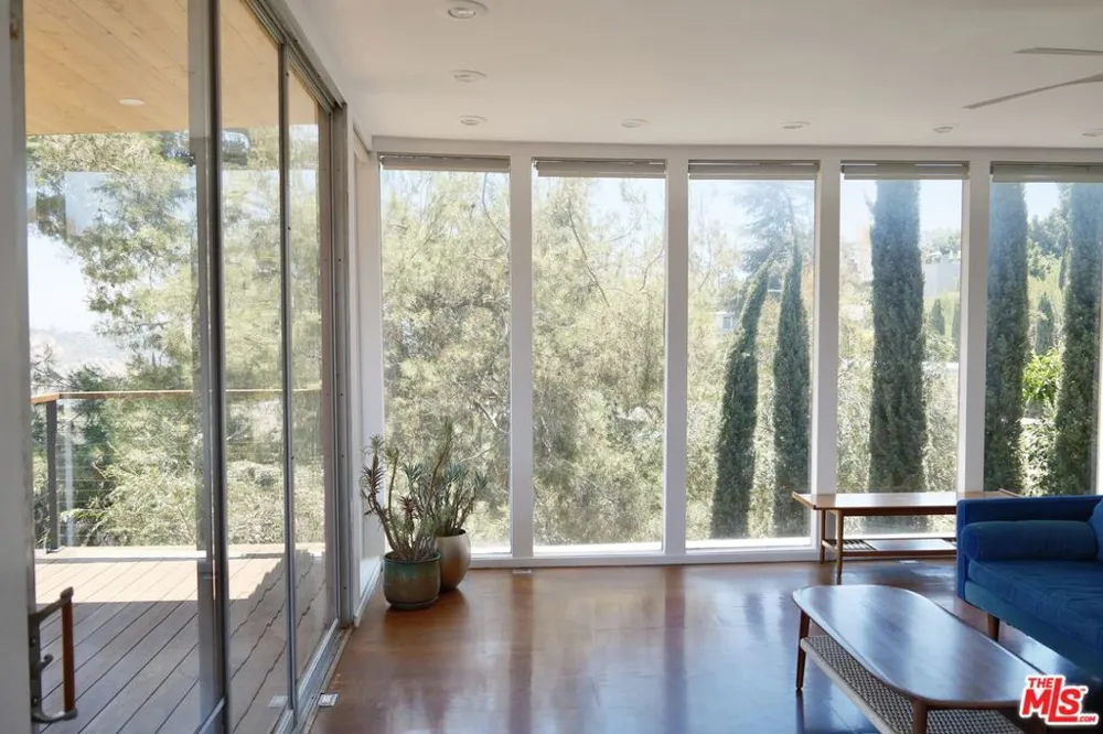 4884 Glenalbyn Drive Los Angeles, CA 90065