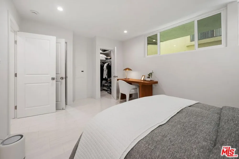 2233 4th Street #3 Santa Monica, CA 90405