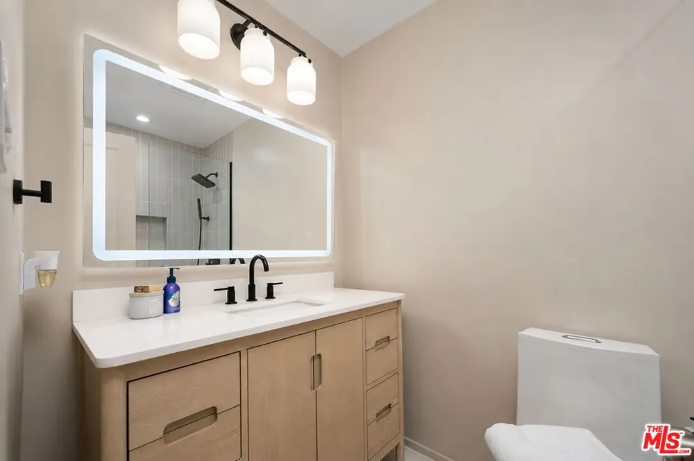 2233 4th Street #3 Santa Monica, CA 90405