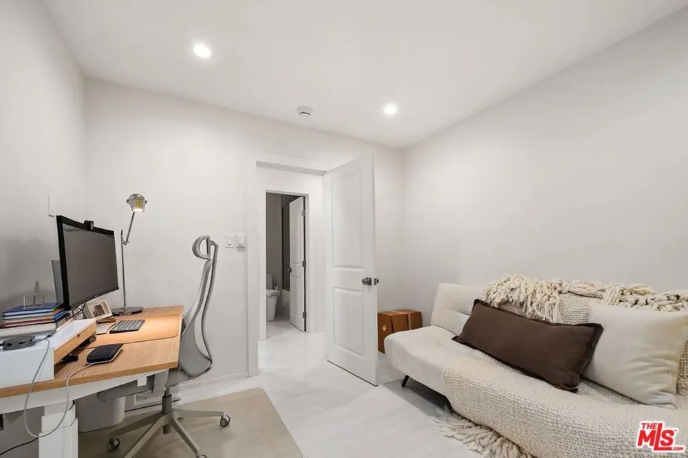 2233 4th Street #3 Santa Monica, CA 90405