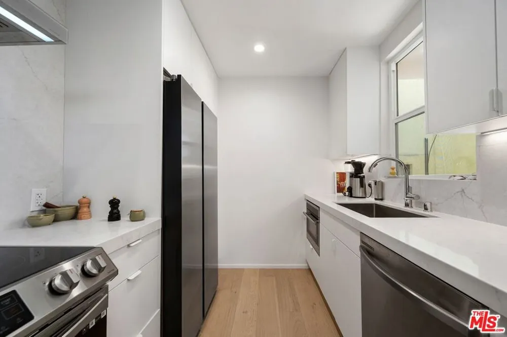 2233 4th Street #3 Santa Monica, CA 90405