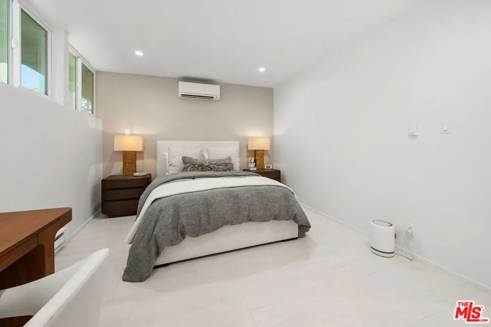 2233 4th Street #3 Santa Monica, CA 90405