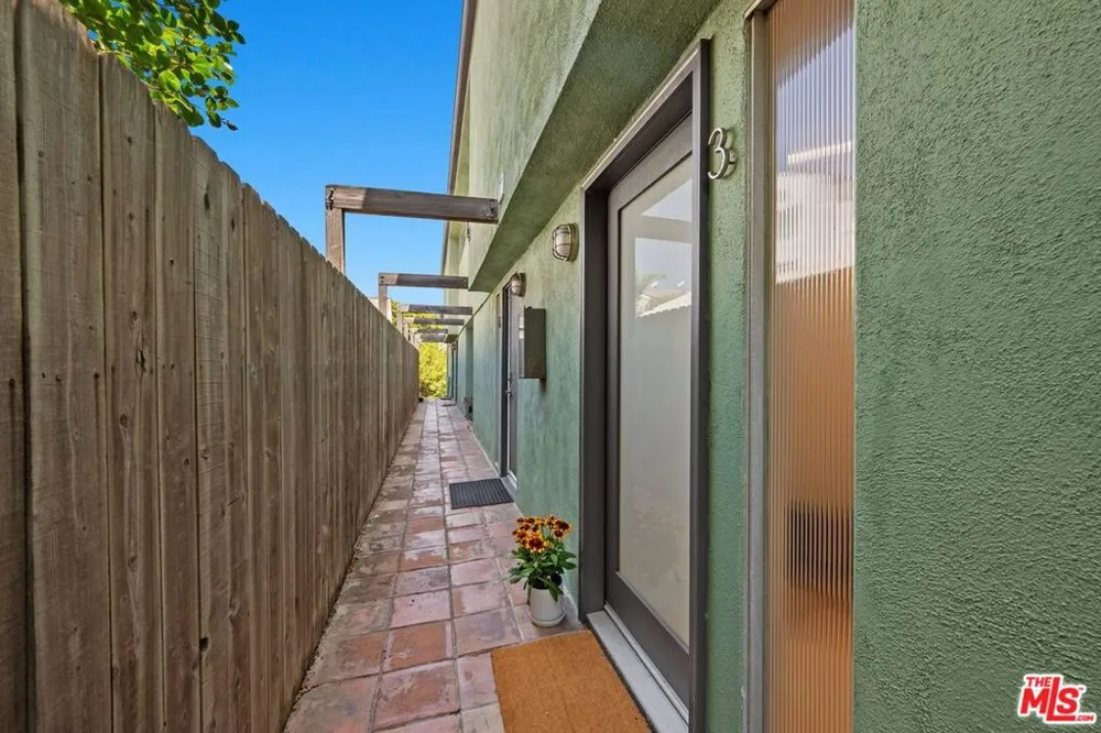 2233 4th Street #3 Santa Monica, CA 90405